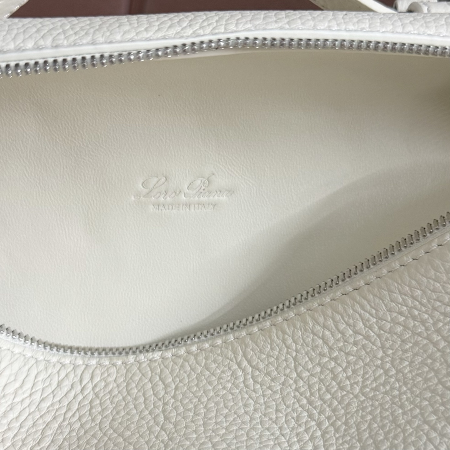 Loro Piana Extra Pocket L19 Grained Calfskin 11 x 19 x 6.5 cm