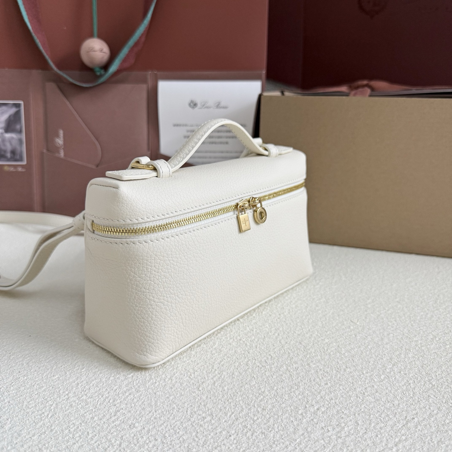 Loro Piana Extra Pocket L19 Grained Calfskin 11 x 19 x 6.5 cm