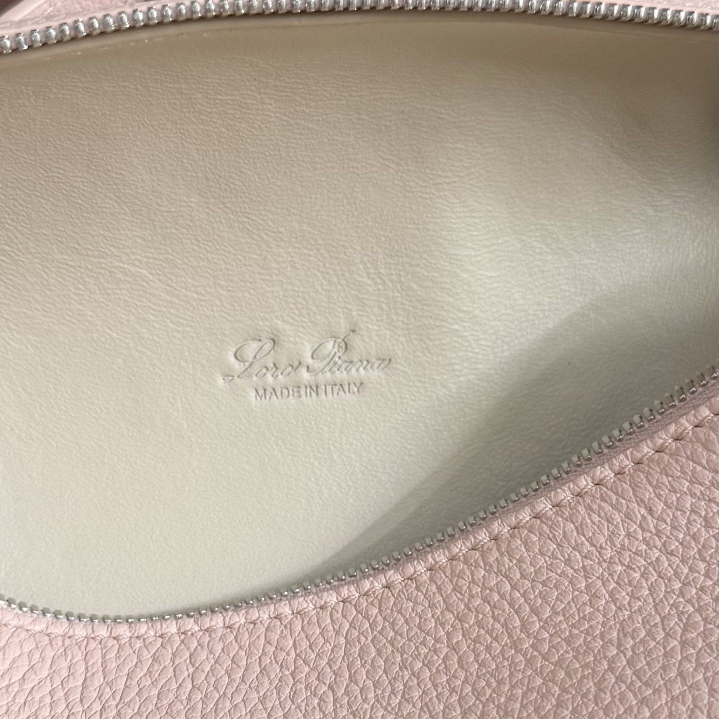 Loro Piana Extra Pocket L19 11 x 19 x 6.5 cm