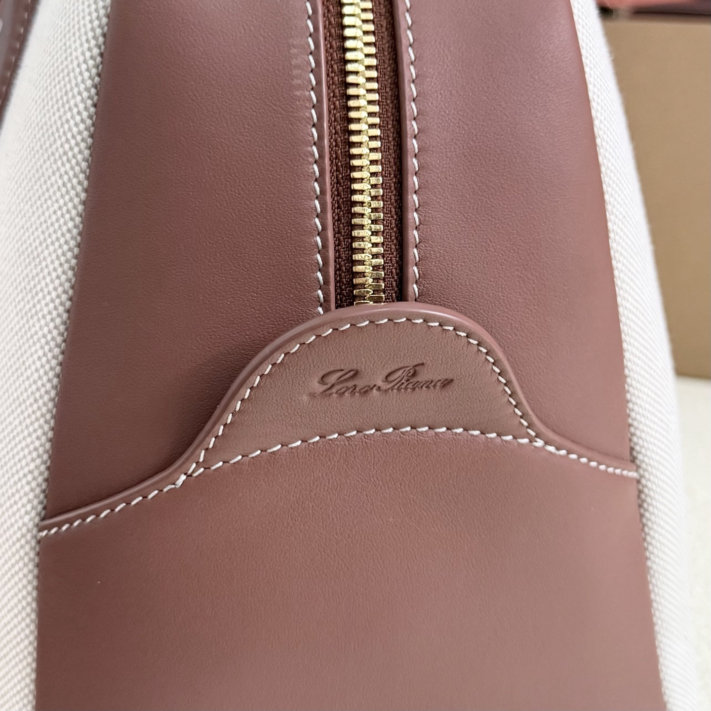 Loro Piana Needle 38x22x16cm