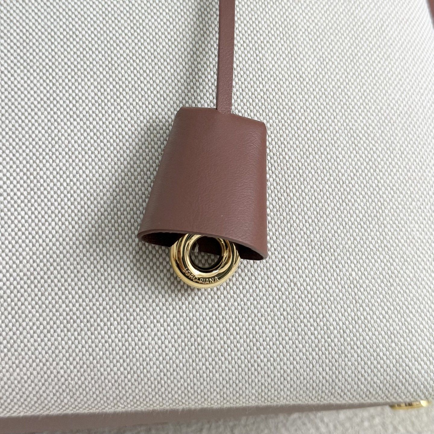 Loro Piana Needle 38x22x16cm