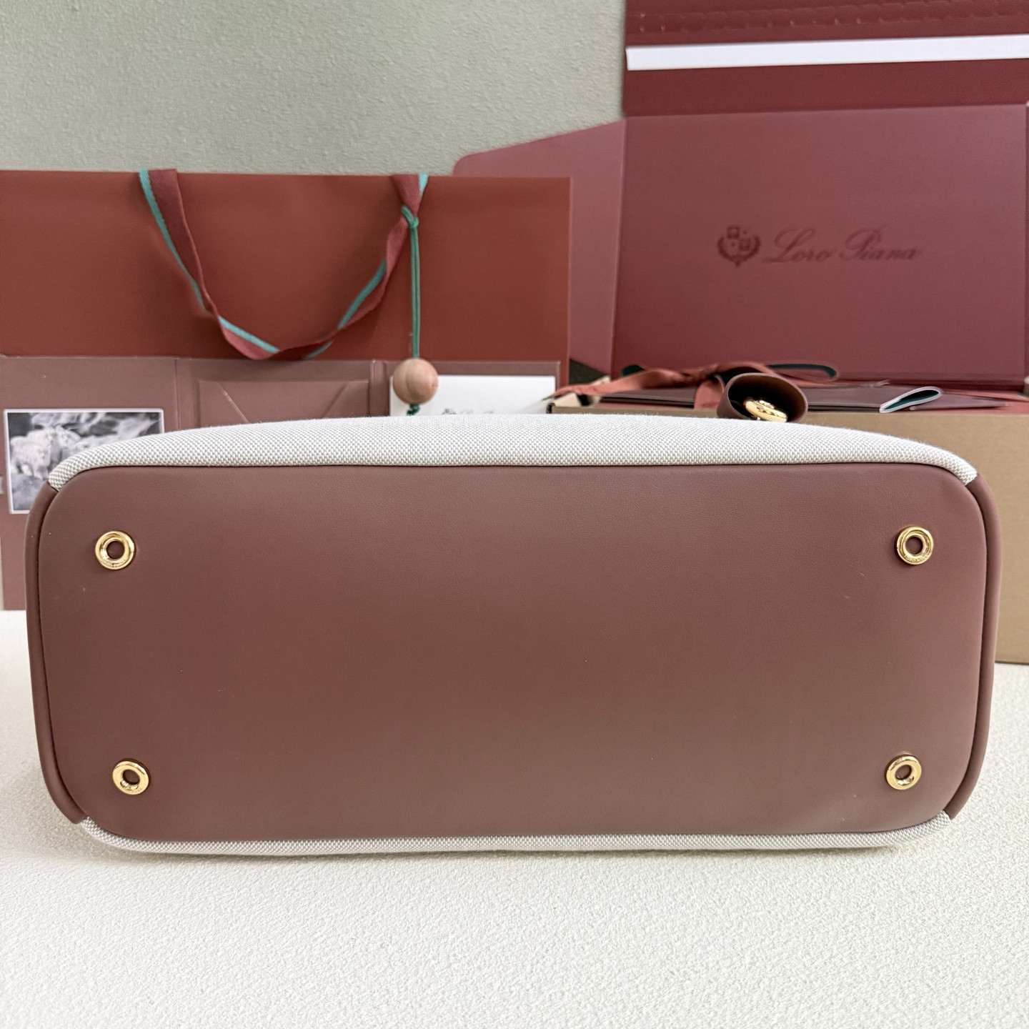 Loro Piana Needle 38x22x16cm