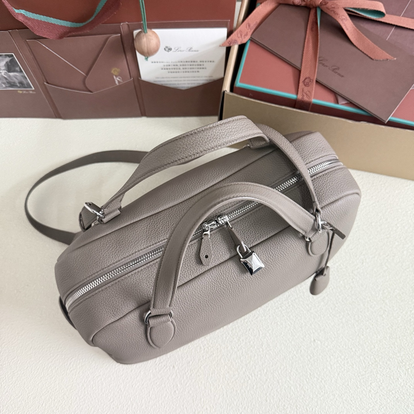 Loro Piana Needle 38x22x16cm