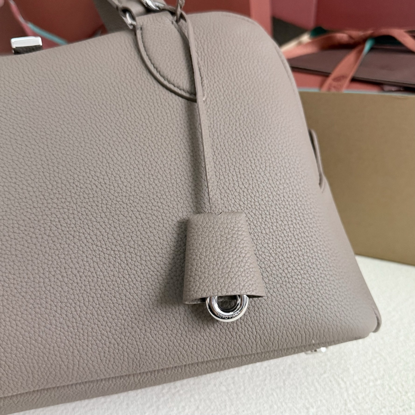 Loro Piana Needle 38x22x16cm