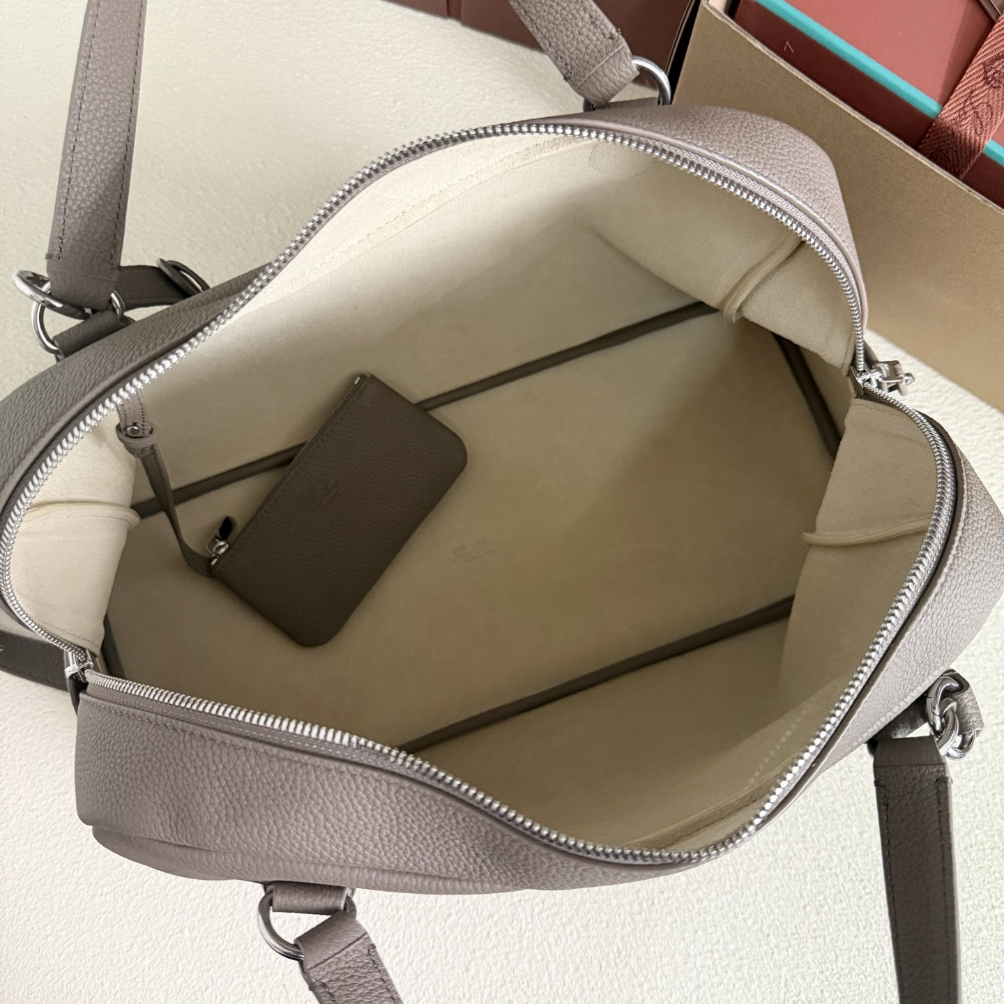 Loro Piana Needle 38x22x16cm