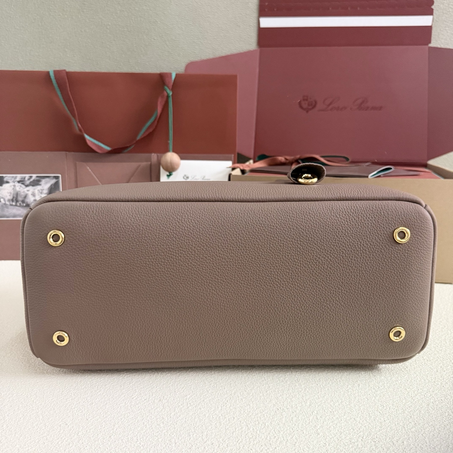 Loro Piana Needle 38x22x16cm