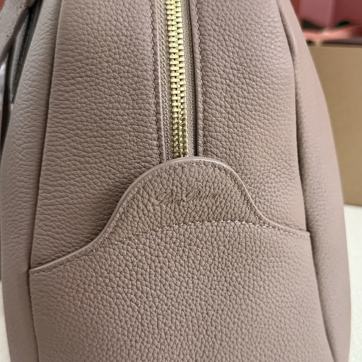 Loro Piana Needle 38x22x16cm