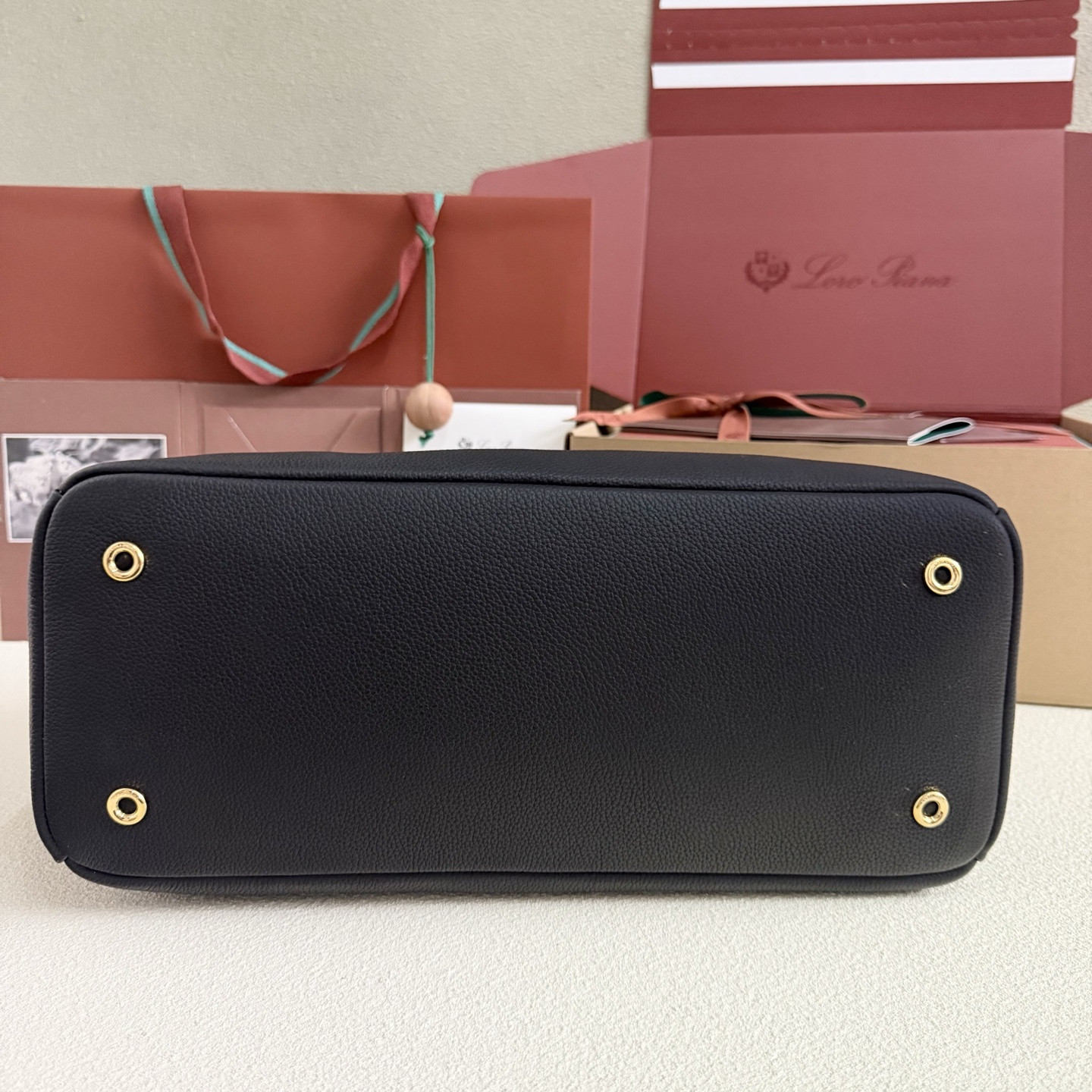 Loro Piana Needle 38x22x16cm