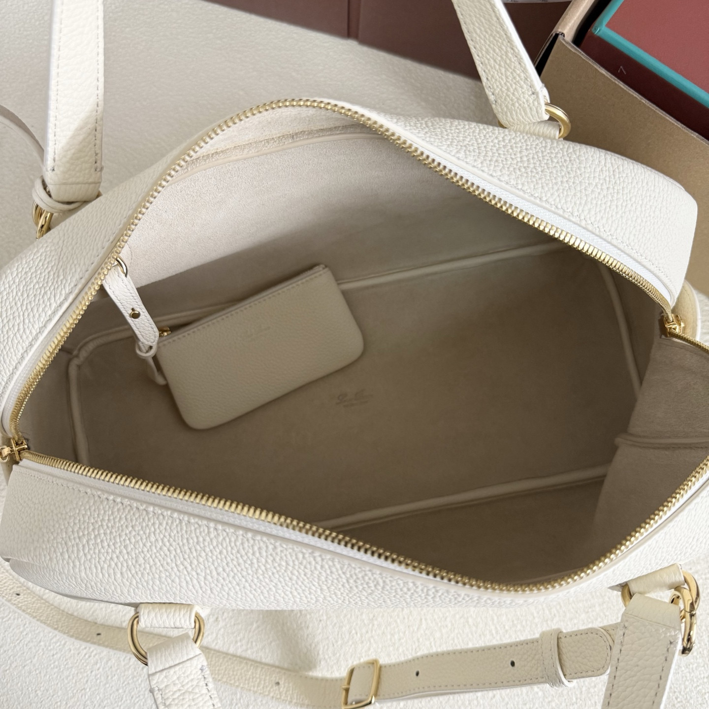 Loro Piana Needle 38x22x16cm