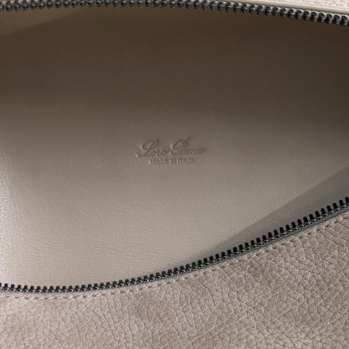 Loro Piana Extra pouch L29 29x18x5cm