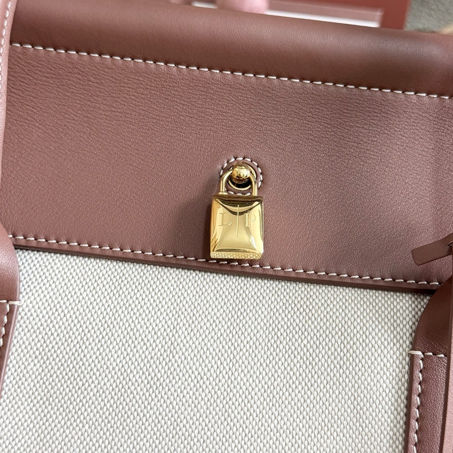 Loro Piana Loom L32 33x23x18cm