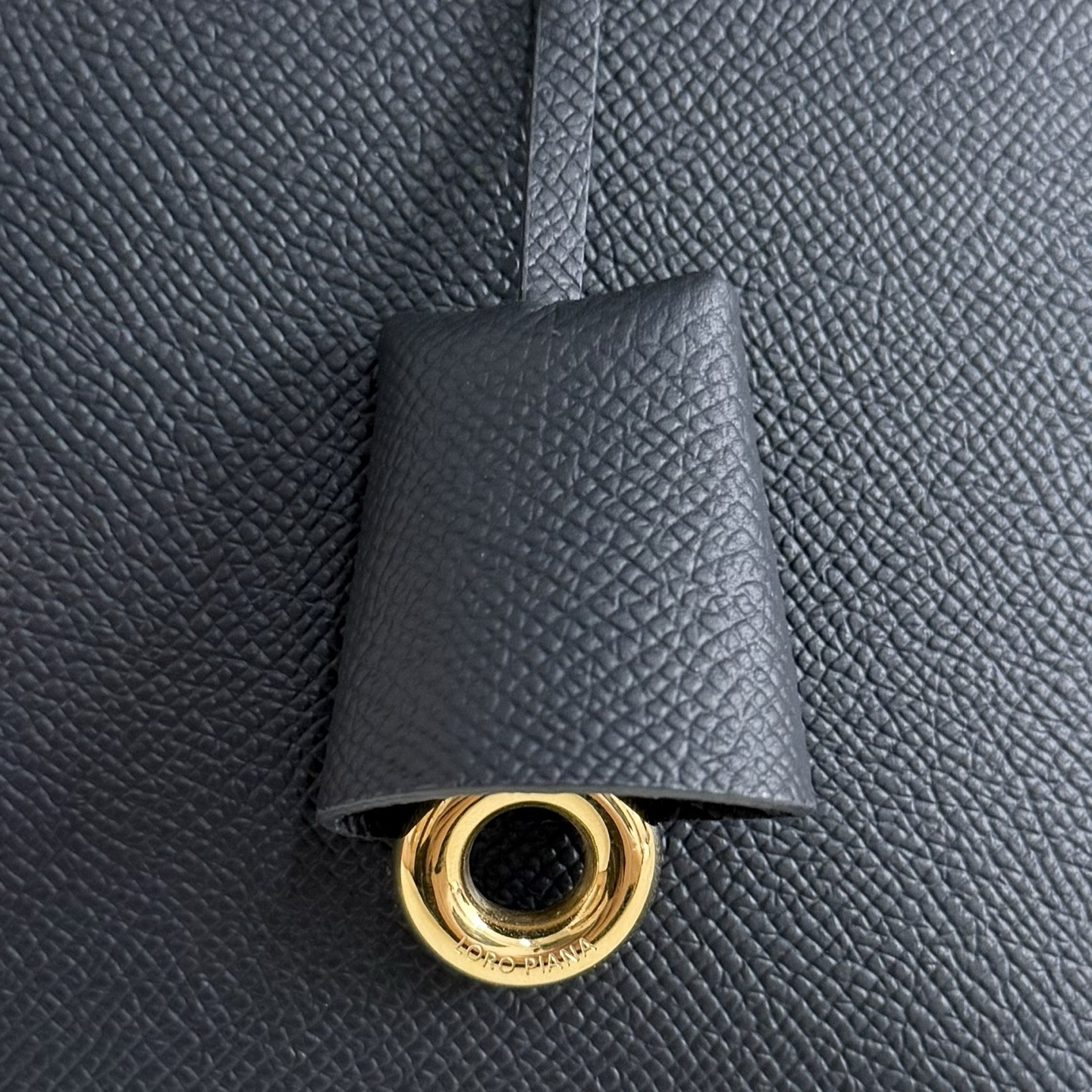 Loro Piana Extra Pocket L27 Calfskin 16x27x10cm