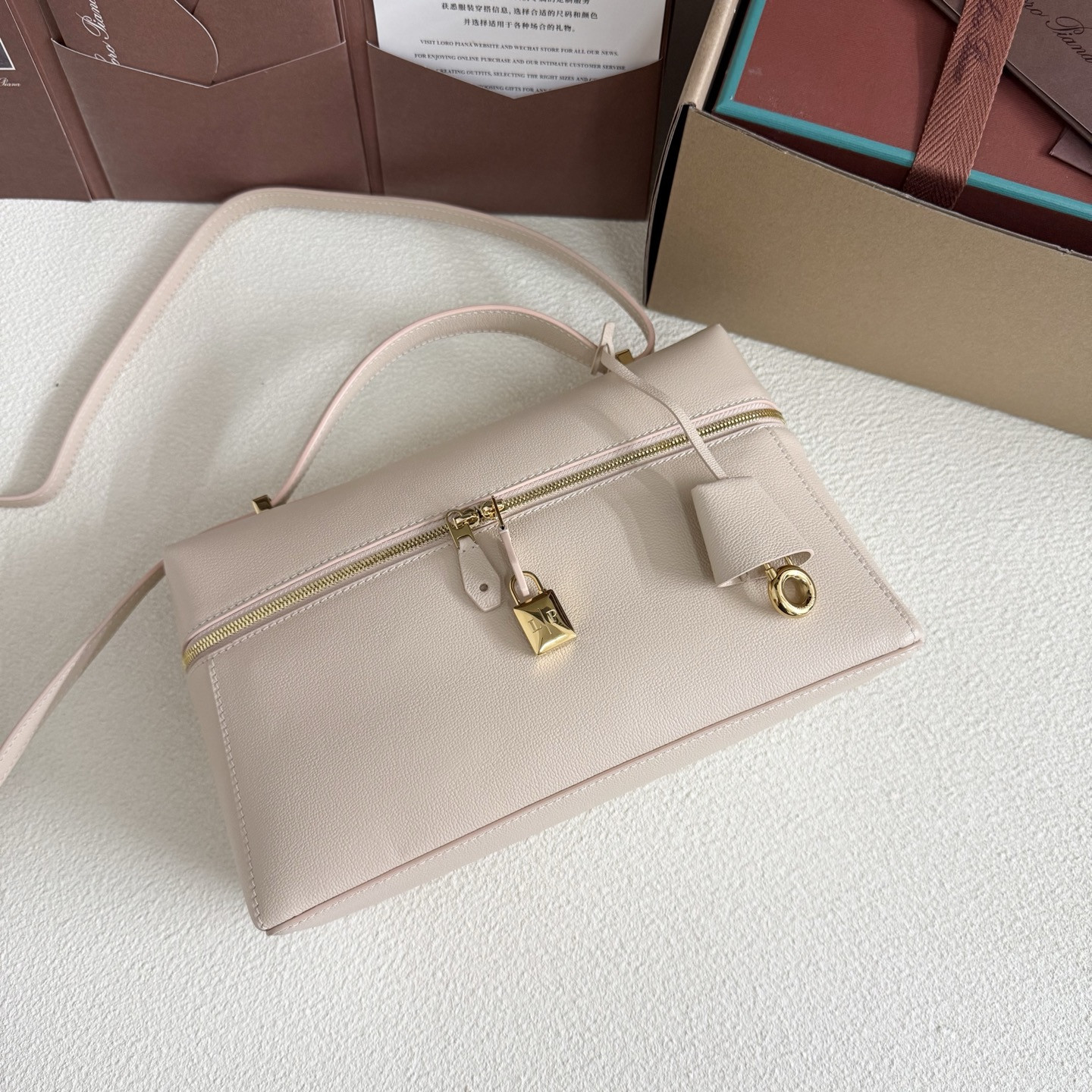 Loro Piana Extra Pocket L27 Calfskin 16x27x10cm