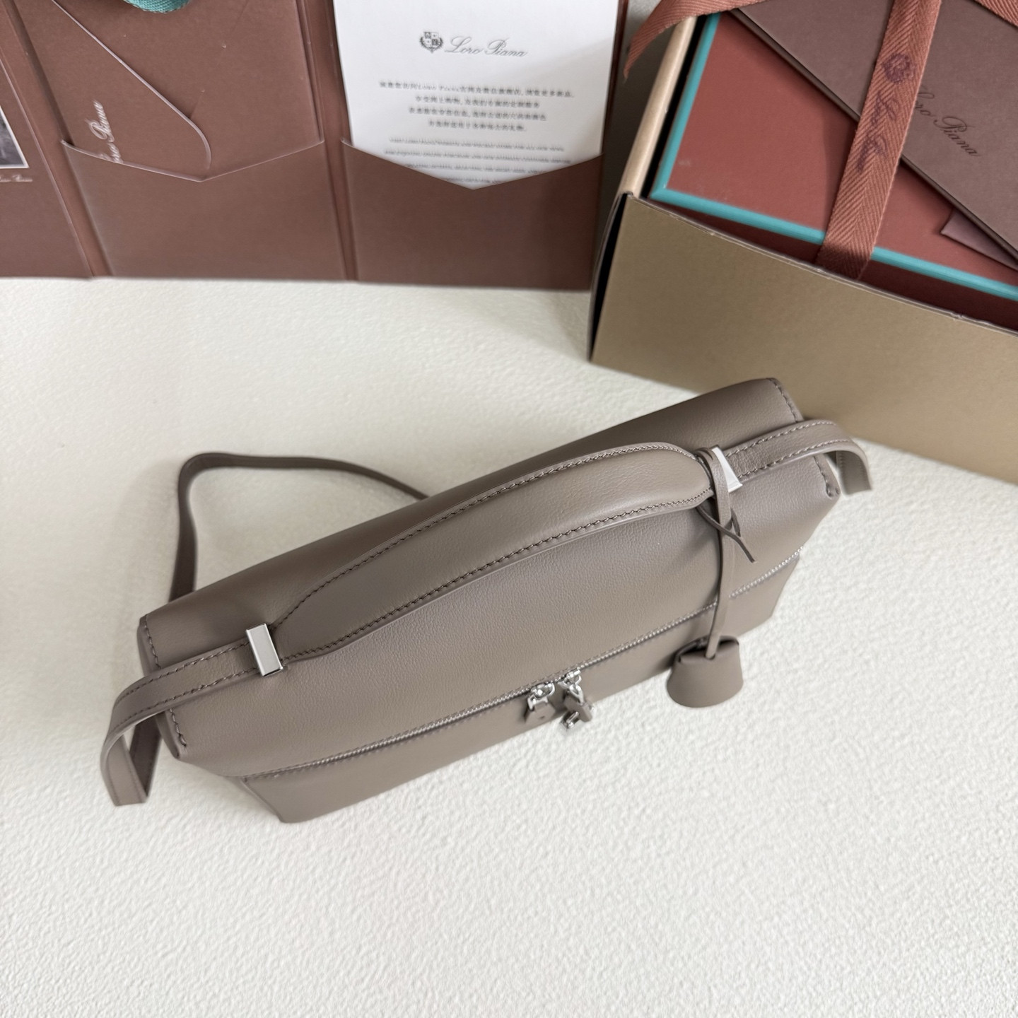 Loro Piana Extra Pocket L27 Calfskin 16x27x10cm