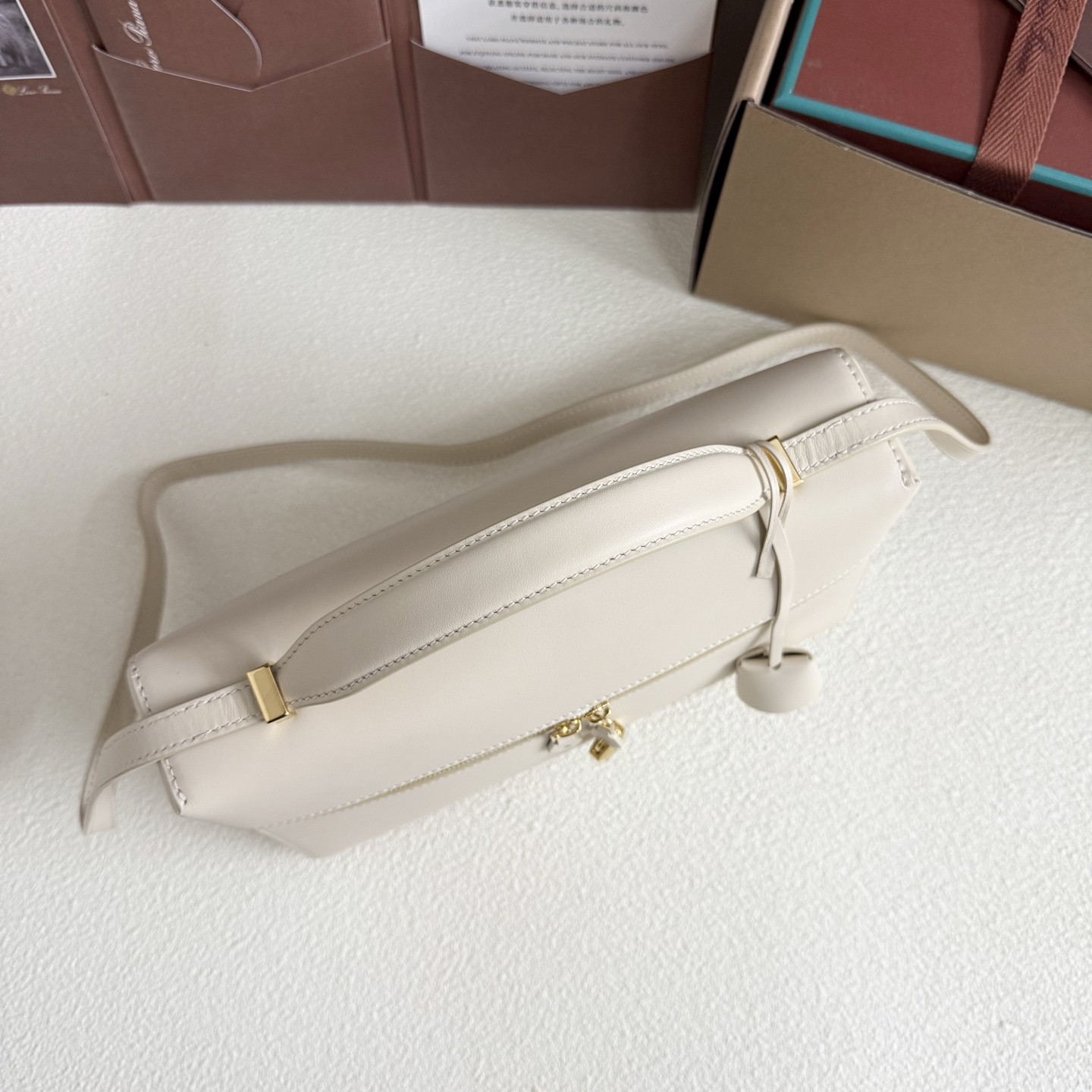 Loro Piana Extra Pocket L27 Calfskin 16x27x10cm