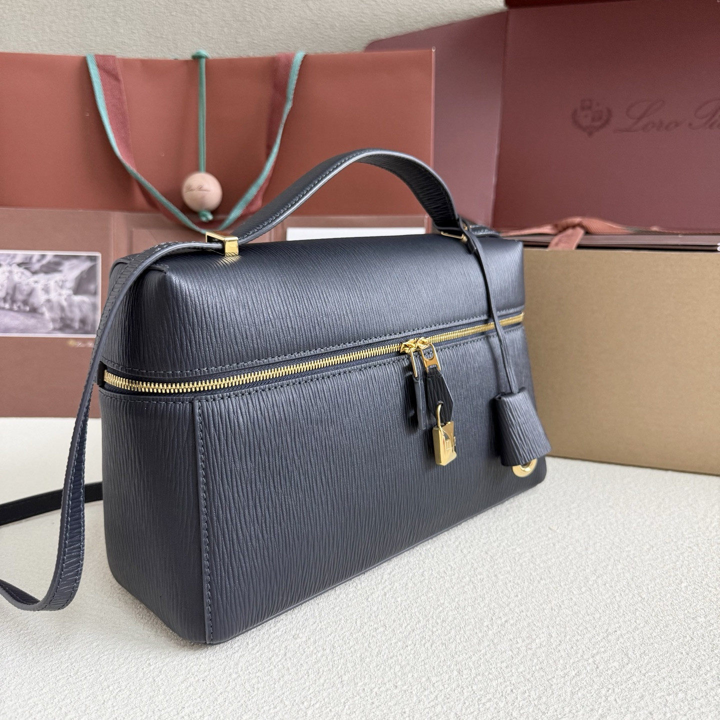 Loro Piana Extra Pocket L27 Calfskin 16x27x10cm