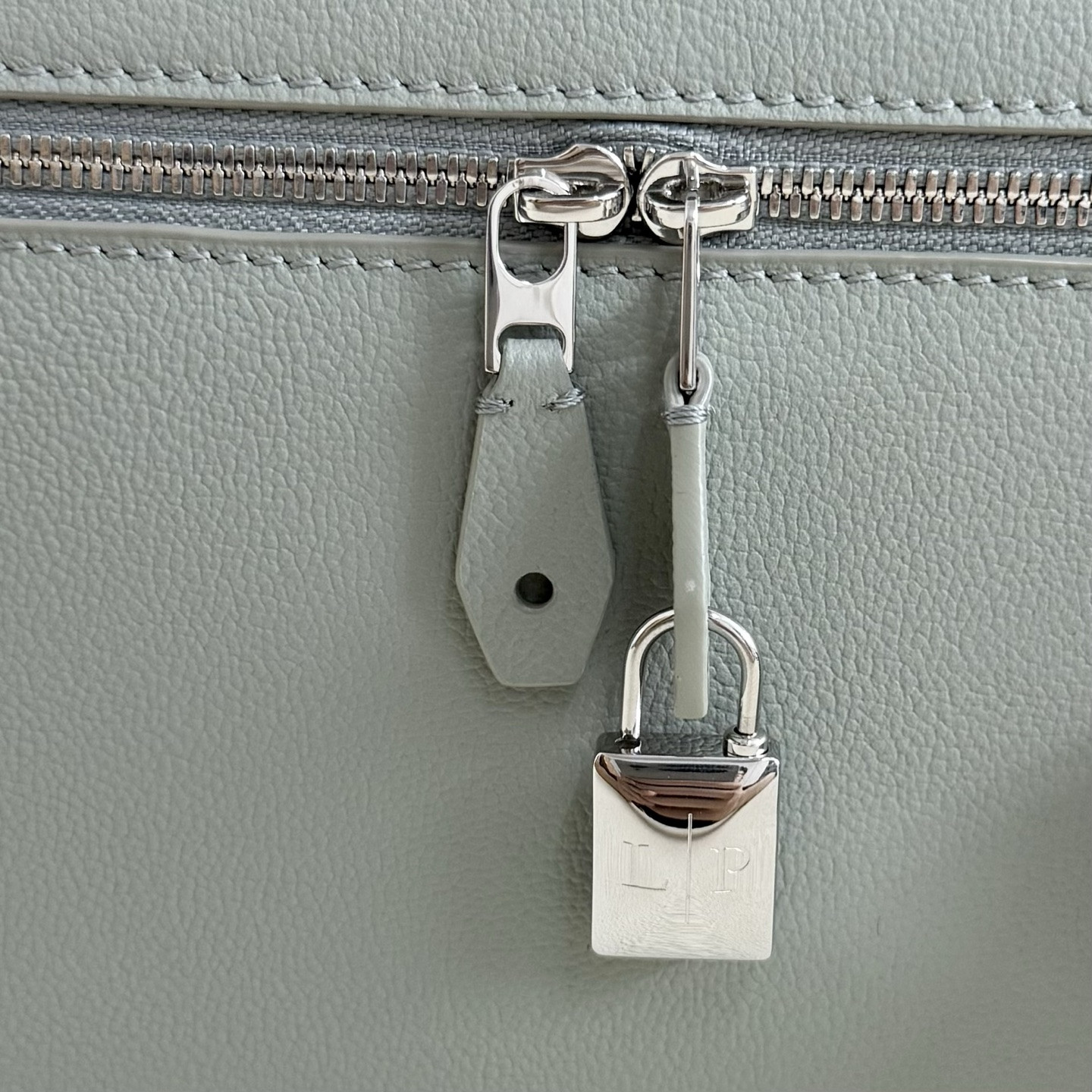 Loro Piana Extra Pocket L27 Calfskin 16x27x10cm