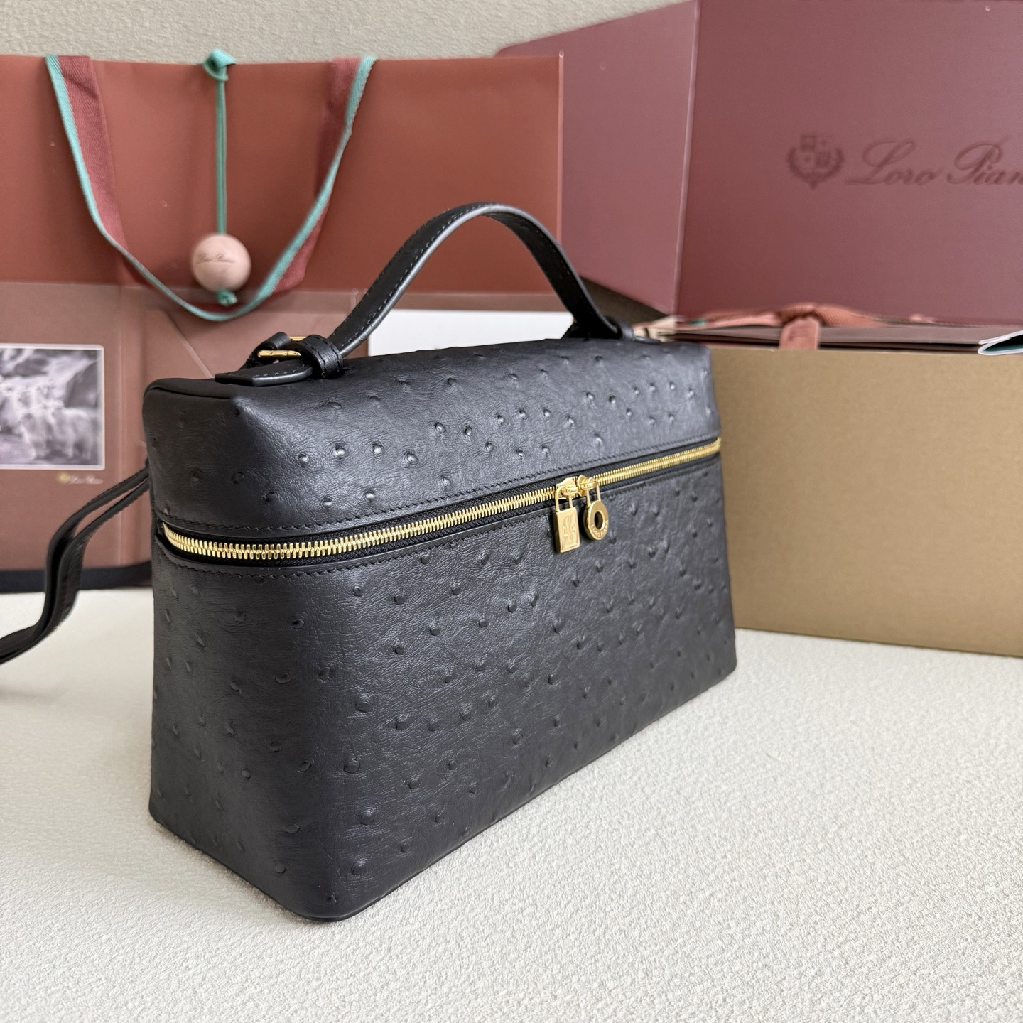 Loro Piana Extra Pocket L27 Ostrich-grained Leather 16x27x10cm