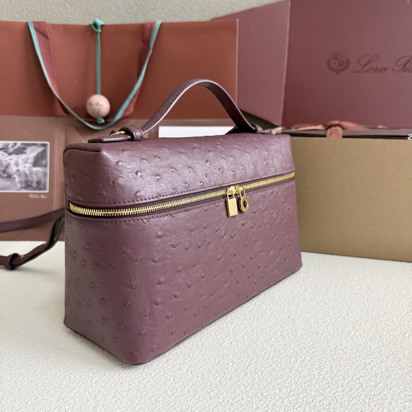 Loro Piana Extra Pocket L27 Ostrich-grained Leather 16x27x10cm