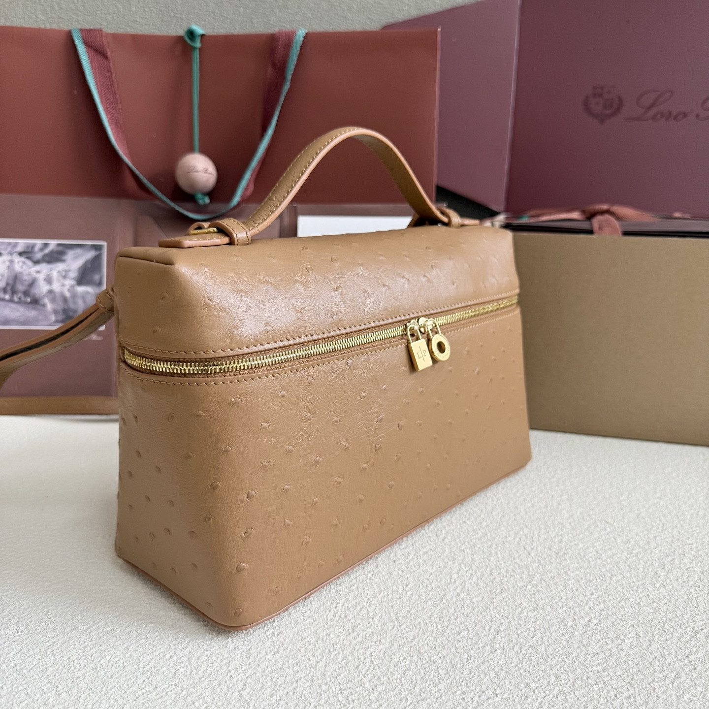 Loro Piana Extra Pocket L27 Ostrich-grained Leather 16x27x10cm