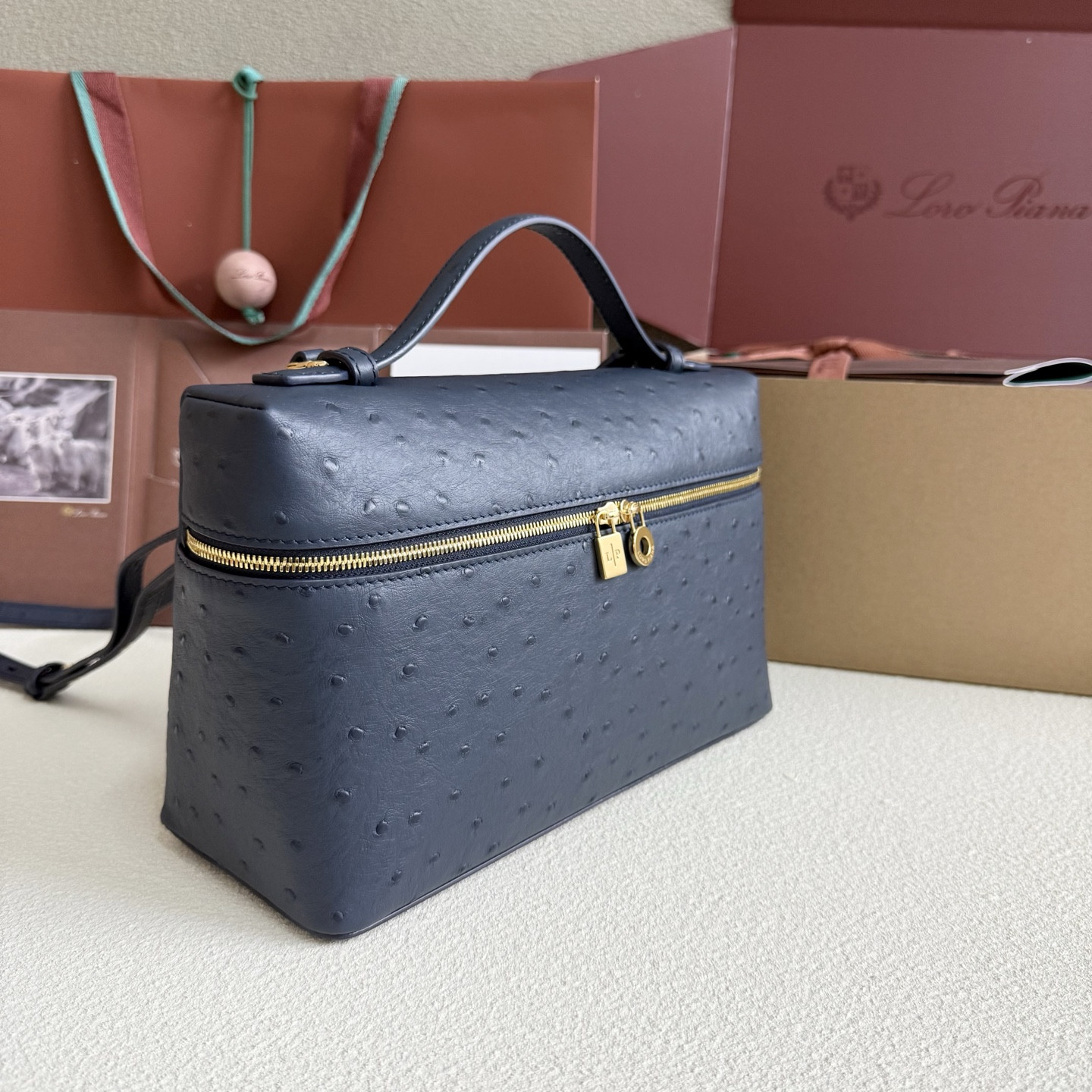 Loro Piana Extra Pocket L27 Ostrich-grained Leather 16x27x10cm