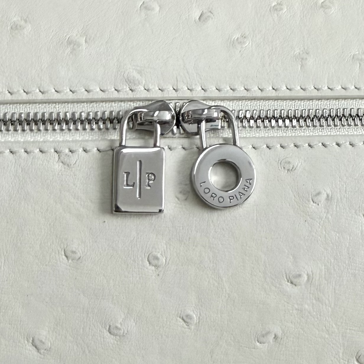 Loro Piana Extra Pocket L27 Ostrich-grained Leather 16x27x10cm