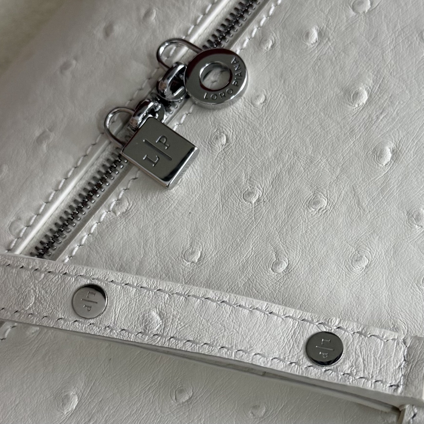 Loro Piana Extra Pocket L27 Ostrich-grained Leather 16x27x10cm