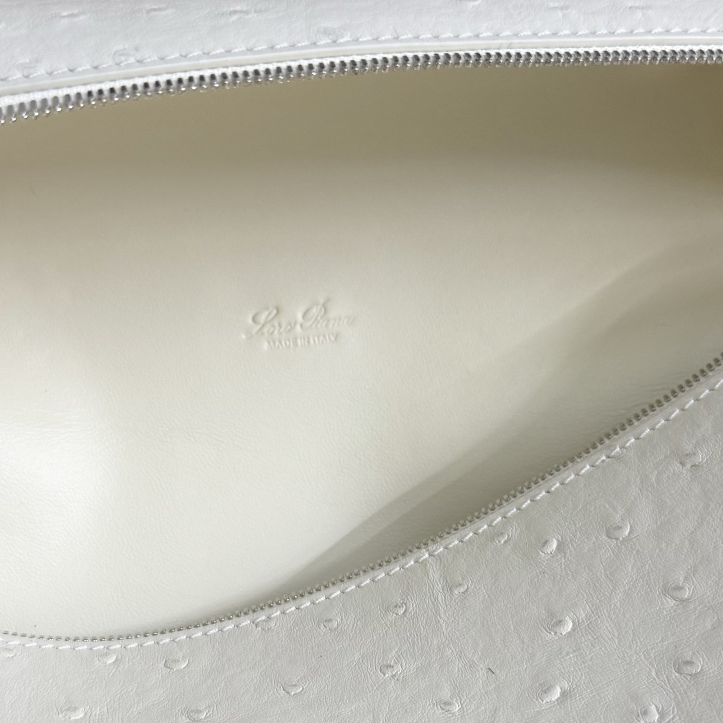 Loro Piana Extra Pocket L27 Ostrich-grained Leather 16x27x10cm