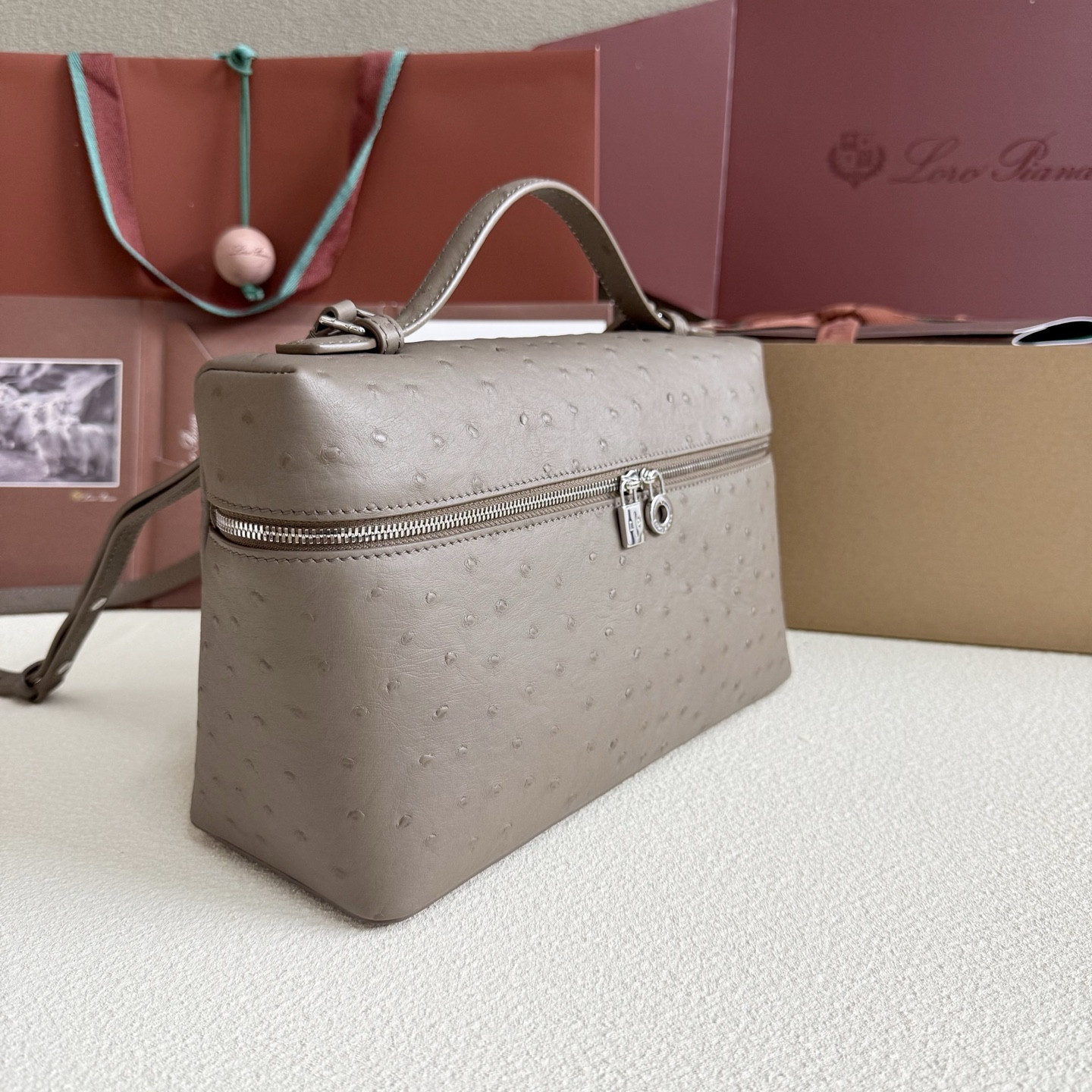 Loro Piana Extra Pocket L27 Ostrich-grained Leather 16x27x10cm