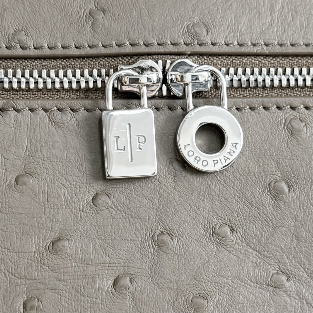 Loro Piana Extra Pocket L27 Ostrich-grained Leather 16x27x10cm