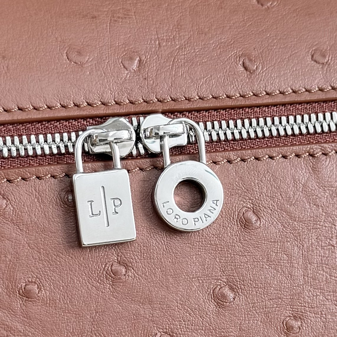 Loro Piana Extra Pocket L27 Ostrich-grained Leather 16x27x10cm