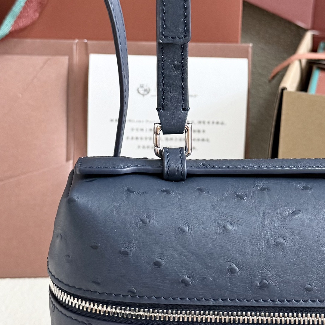 Loro Piana Extra Pocket L27 Ostrich-grained Leather 16x27x10cm