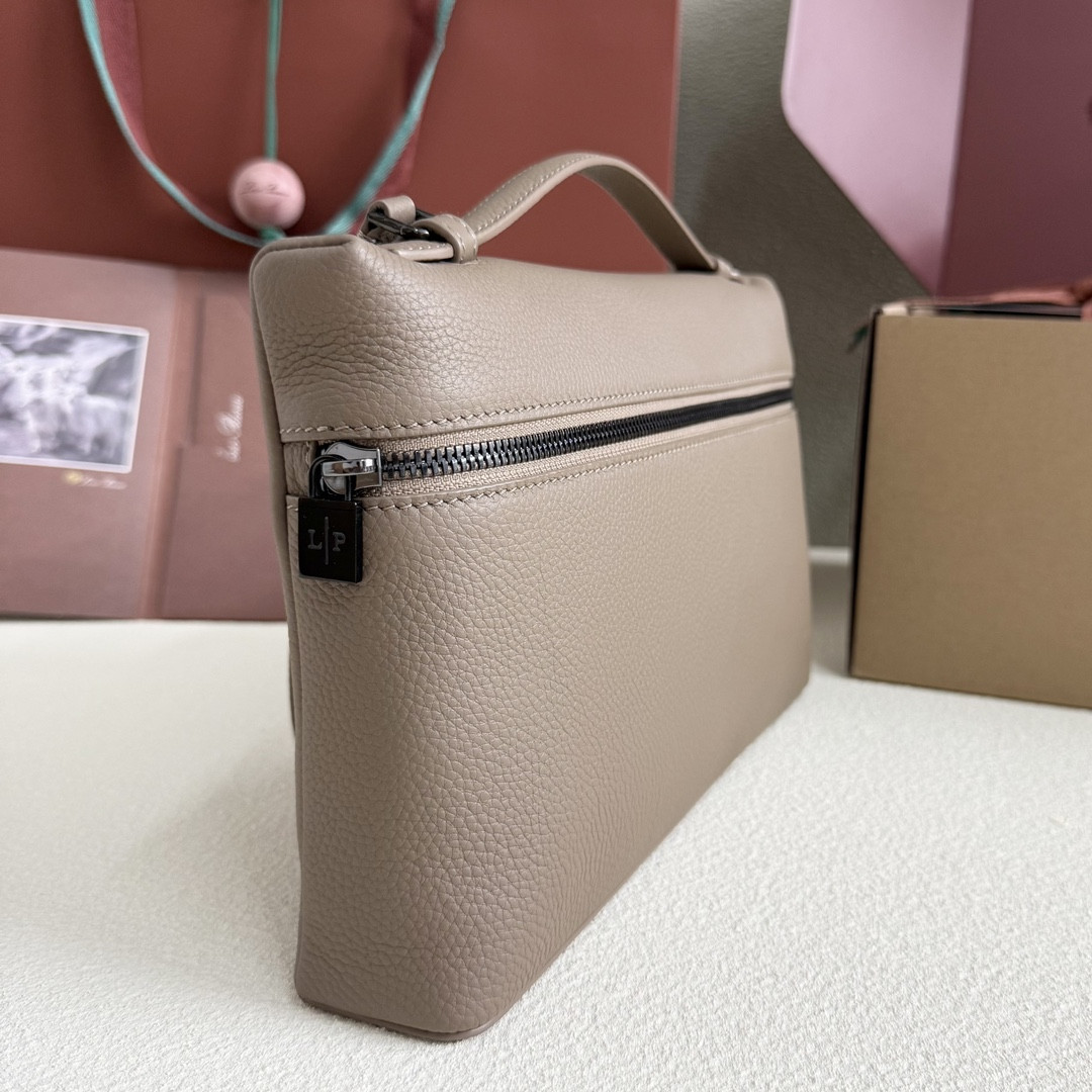 Loro Piana Extra pouch L29 29x18x5cm