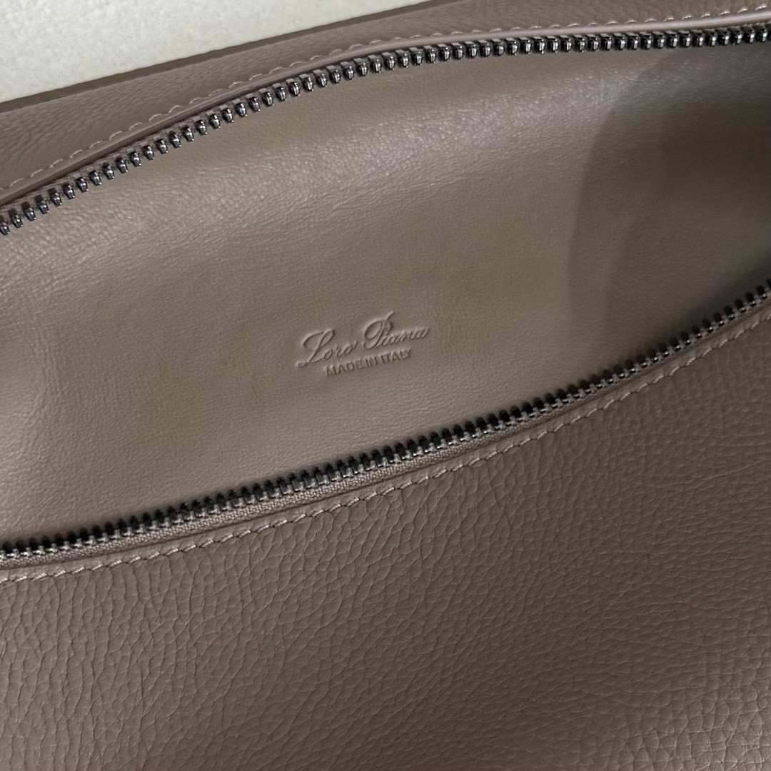 Loro Piana Extra pouch L29 29x18x5cm