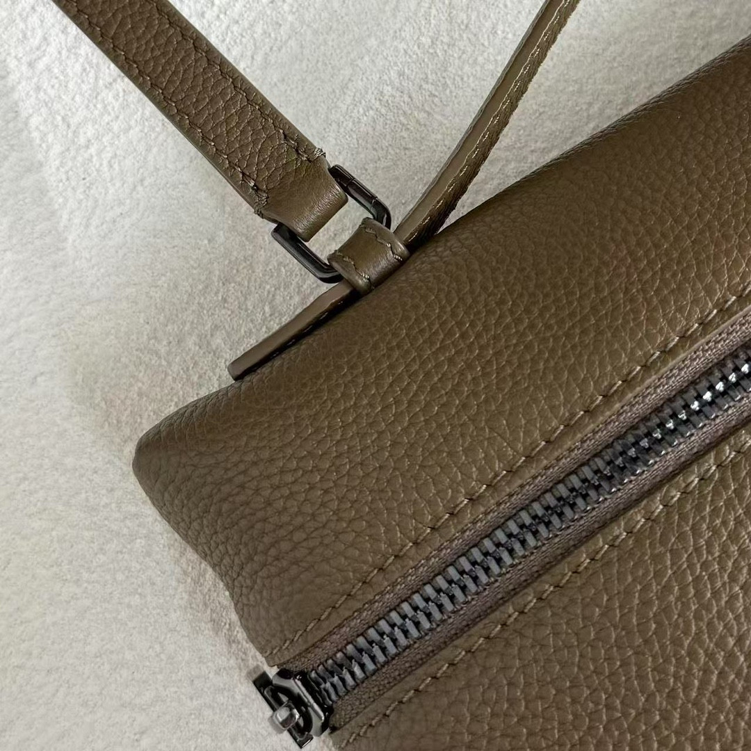 Loro Piana Extra pouch L29 29x18x5cm