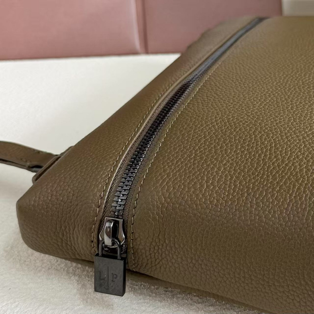 Loro Piana Extra pouch L29 29x18x5cm