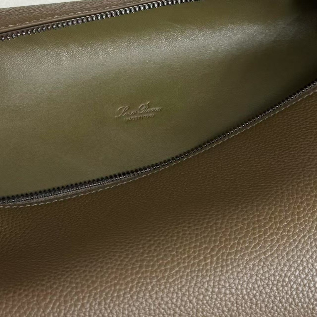 Loro Piana Extra pouch L29 29x18x5cm