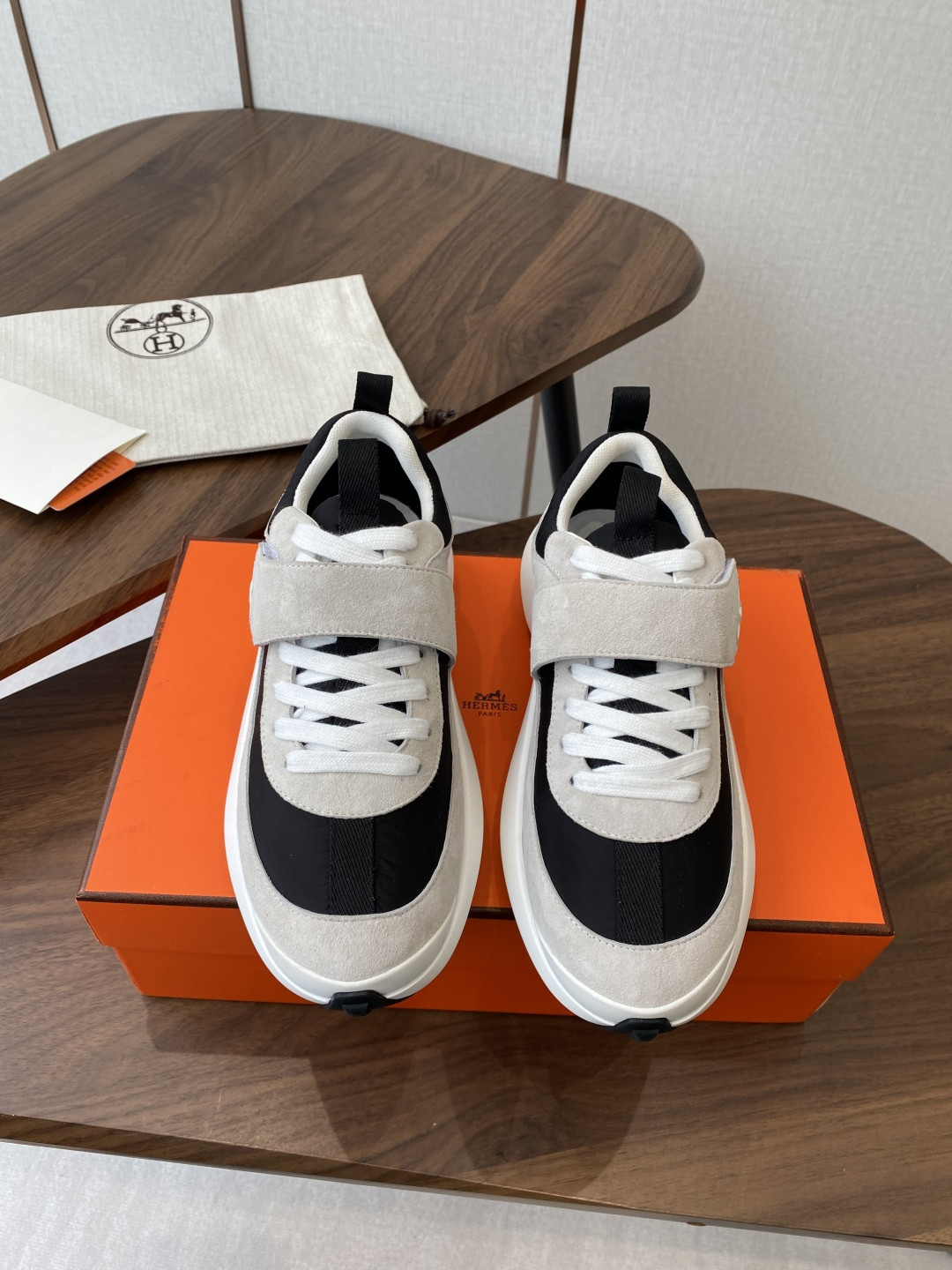 UA Hermès Loop Sneaker